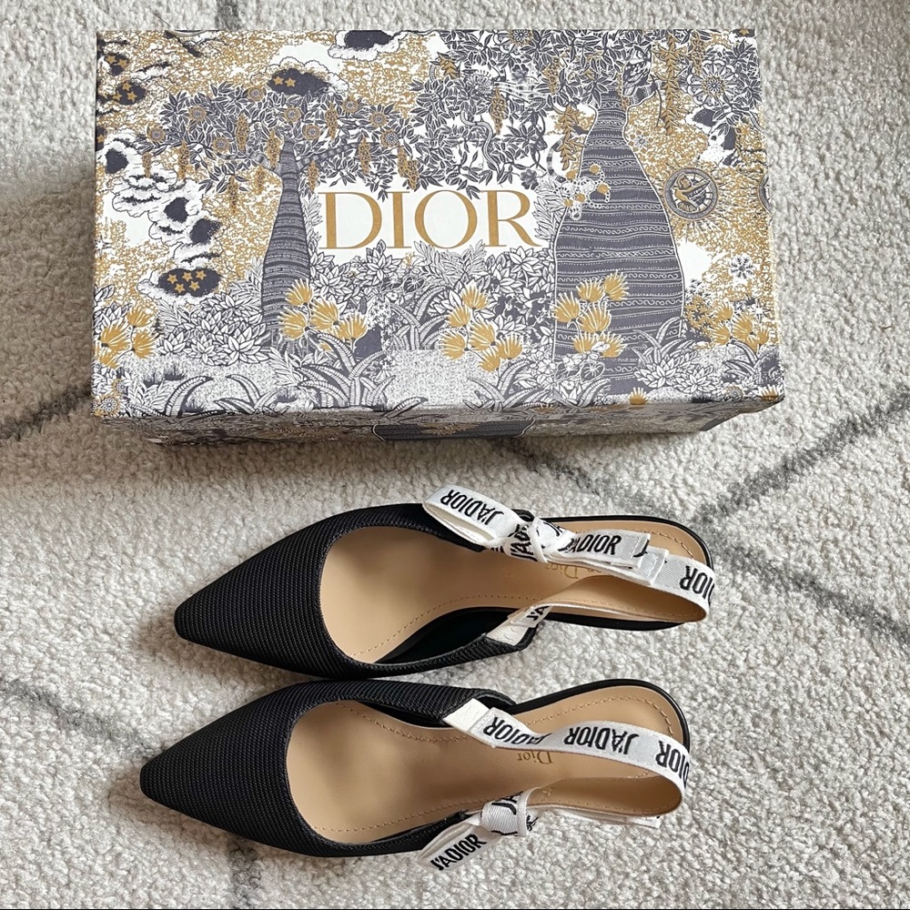 CHRISTIAN DIOR J'ADIOR SLINGBACK PUMP
Black Technical Fabric